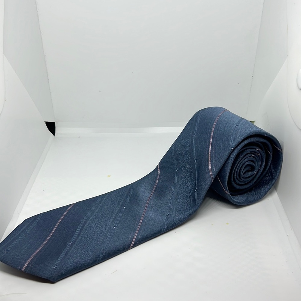 Marvin’s men tie